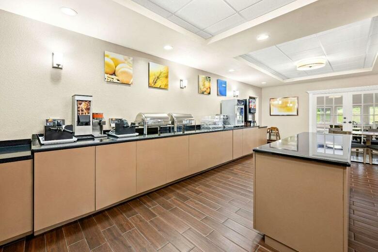 Hotel Comfort Suites Abingdon