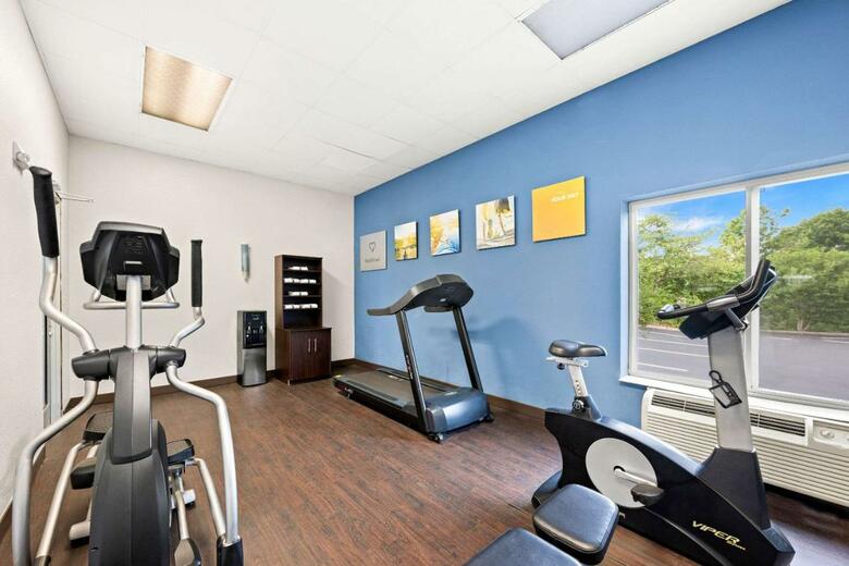 Hotel Comfort Suites Abingdon