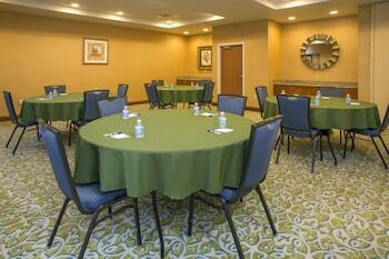 Holiday Inn Express Hotel & Suites Culpeper