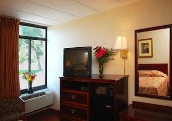 Hotel Econo Lodge North