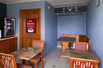Hotel Econo Lodge North