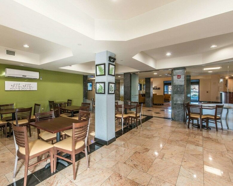 Hotel Sleep Inn & Suites