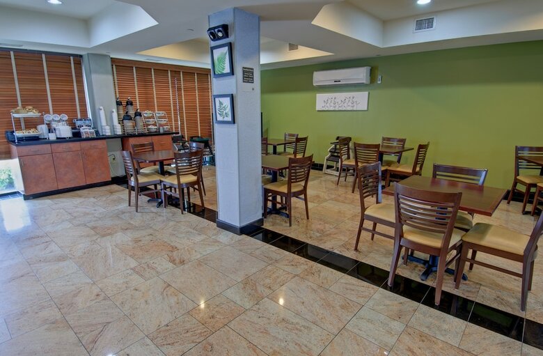 Hotel Sleep Inn & Suites