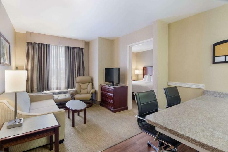 Hotel Mainstay Suites Airport