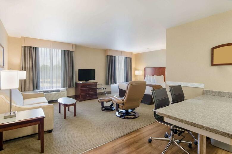 Hotel Mainstay Suites Airport