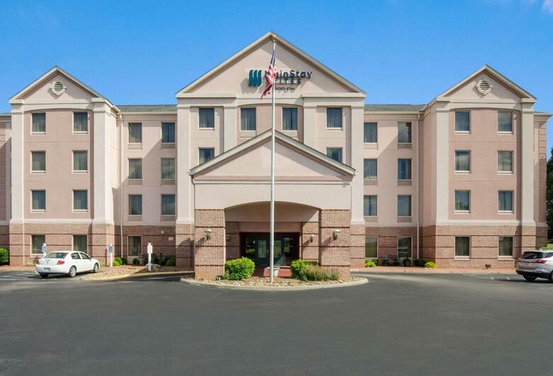 Hotel Mainstay Suites Airport