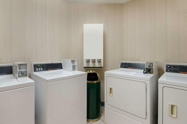 Hotel Mainstay Suites Airport