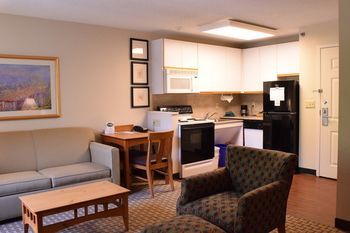 Hotel Cresthill Suites Syracuse