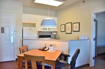 Hotel Cresthill Suites Syracuse