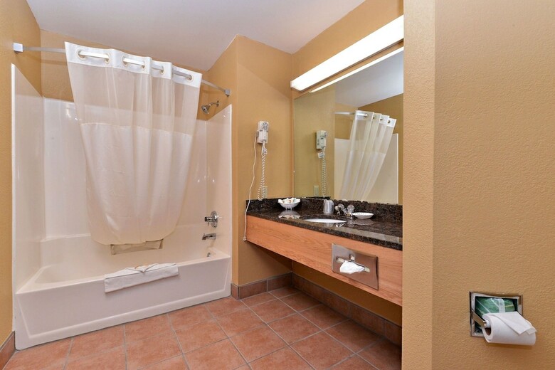 Hotel Quality Inn & Suites