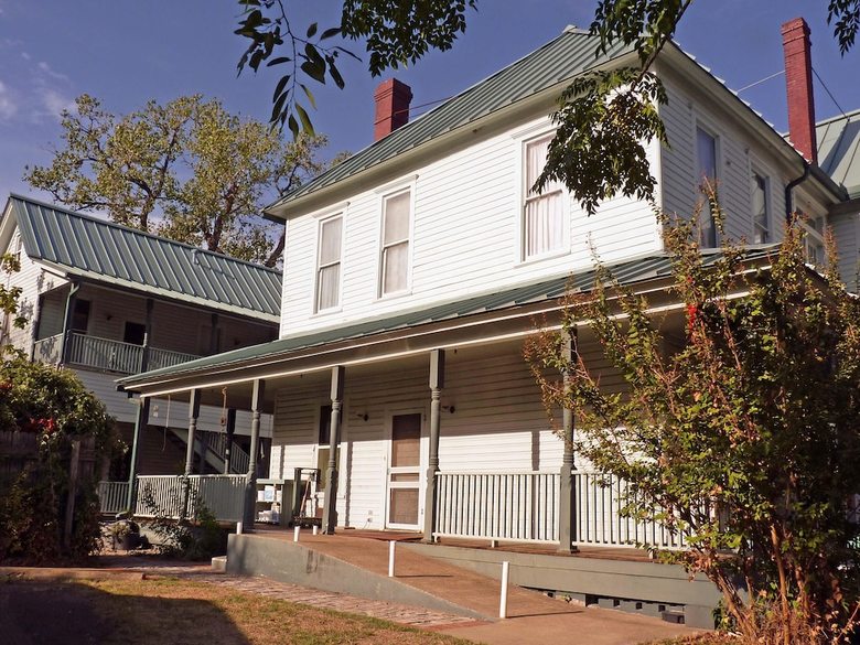 Bed & Breakfast Woodbine Hotel And Restaurant