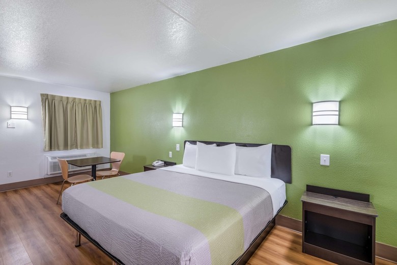 Motel 6 Dallas - Plano Northeast