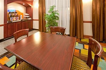 Holiday Inn Express Hotel And Suites Austin Round Rock Tx