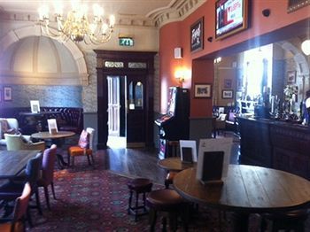 Hostal The Black Horse Hotel