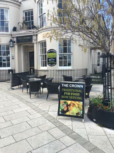 Hostal The Crown Hotel