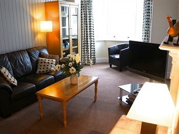 Fayvan Apartments