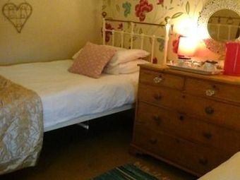 Holly Cottage Vintage B&B