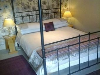 Holly Cottage Vintage B&B