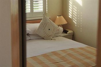 Hostal The Cliff House Hotel