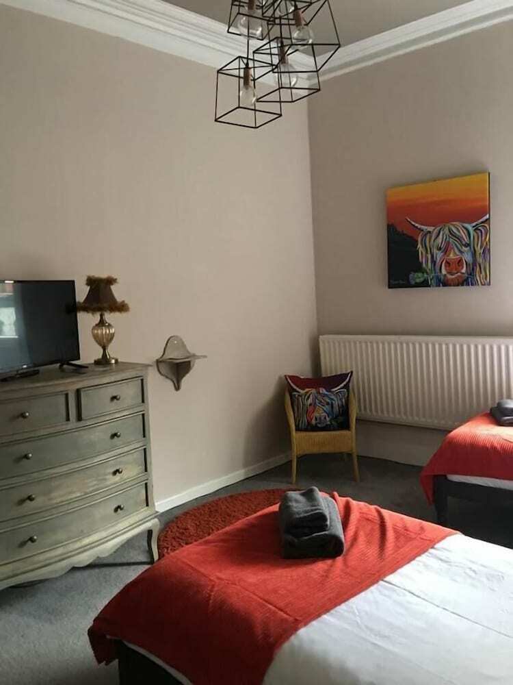 Hotel Horn And Trumpet