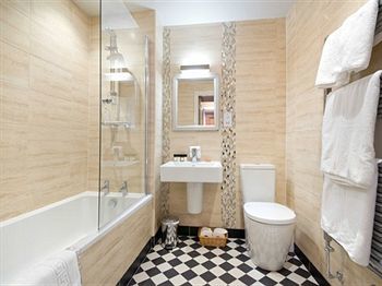 Hostal The County Hotel