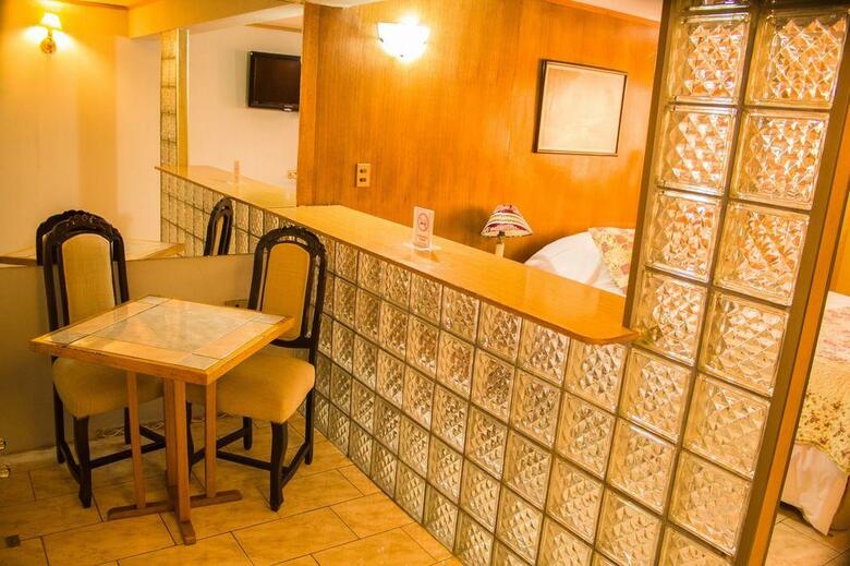 Hotel Windsor Suites