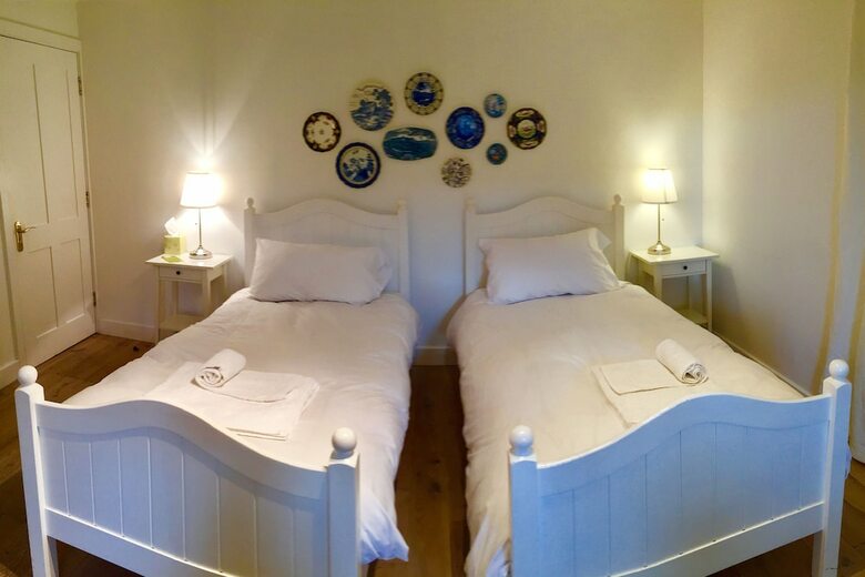 Hotel Thatched Cottage