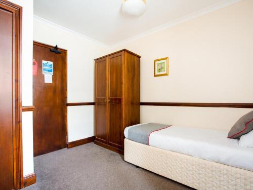 Hostal The Brunel Inn