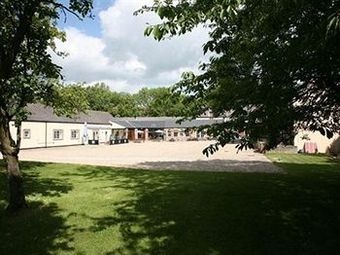 Hostal Manor Court Hotel