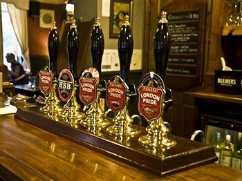 Hostal The Three Horseshoes