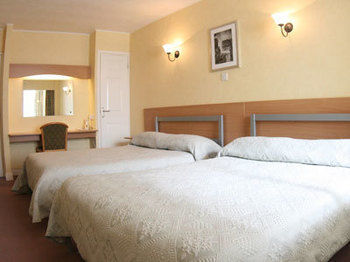 Hostal The Town And Country Lodge