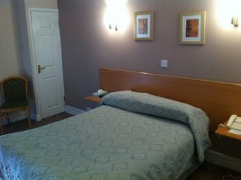 Hostal The Town And Country Lodge