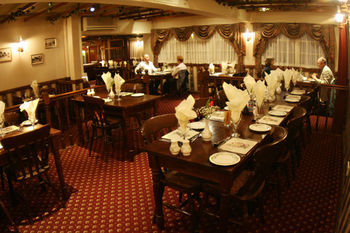 Hostal The Town And Country Lodge