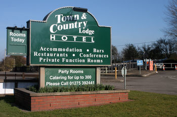 Hostal The Town And Country Lodge