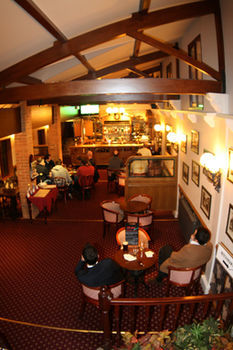 Hostal The Town And Country Lodge