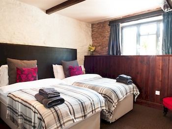 Hostal Ring O Bells
