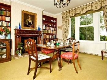 Dowfold House Bed & Breakfast