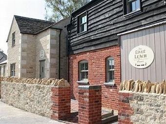 Hostal The Riverside