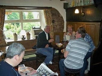 Hostal Nelson & Railway Inn