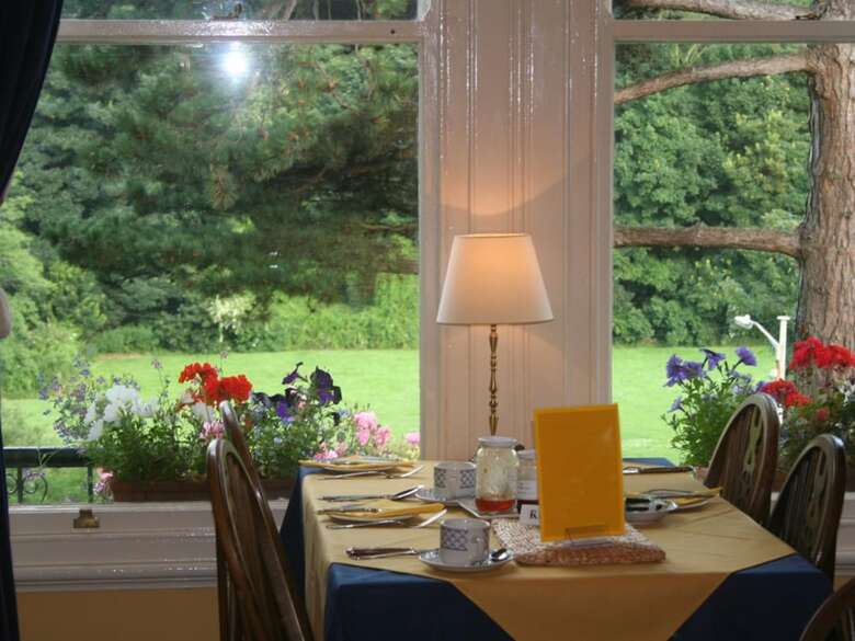 Hotel Glan Heulog Bed And Breakfast