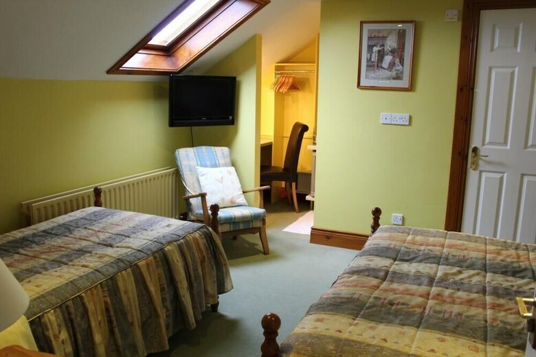 Bed & Breakfast Carnalbanagh House