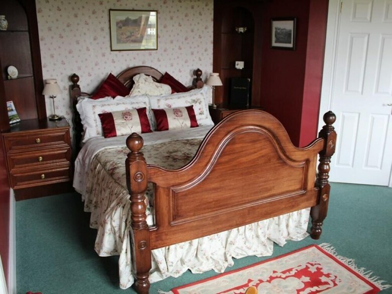 Bed & Breakfast Carnalbanagh House