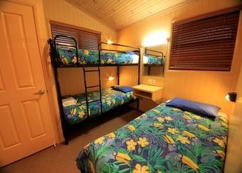 Cabana Ashmore Palms Holiday Village