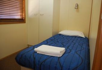 Cabana Ashmore Palms Holiday Village