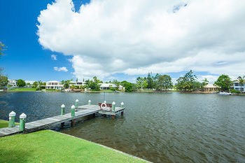 Hotel Noosa Entrance Waterfront Resort