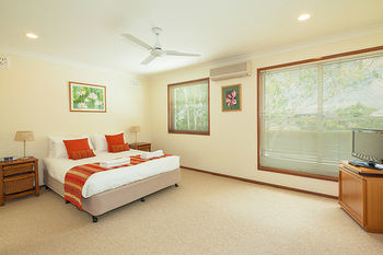 Hotel Noosa Entrance Waterfront Resort