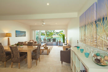 Hotel Noosa Entrance Waterfront Resort