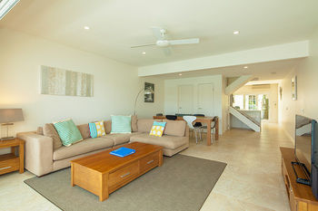 Hotel Noosa Entrance Waterfront Resort