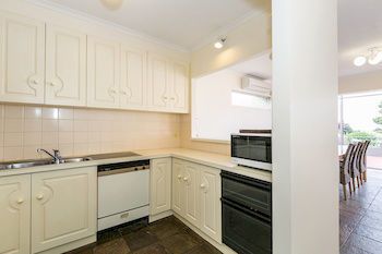 Two Bays Apartments