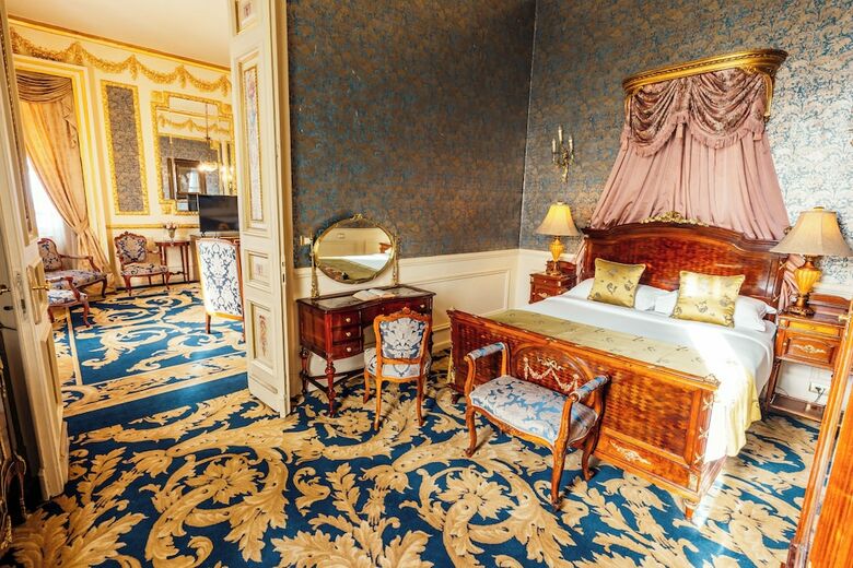Paradise Inn Le Metropole Hotel Since 1902